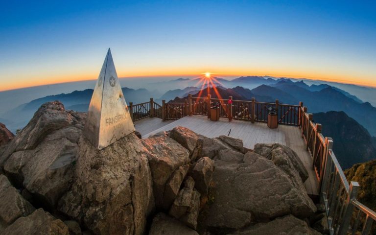 Overview-of-Fansipan-Mountain-1 (1)