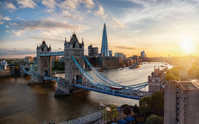 Aerial,Panoramic,View,To,The,Iconic,Tower,Bridge,And,Skyline